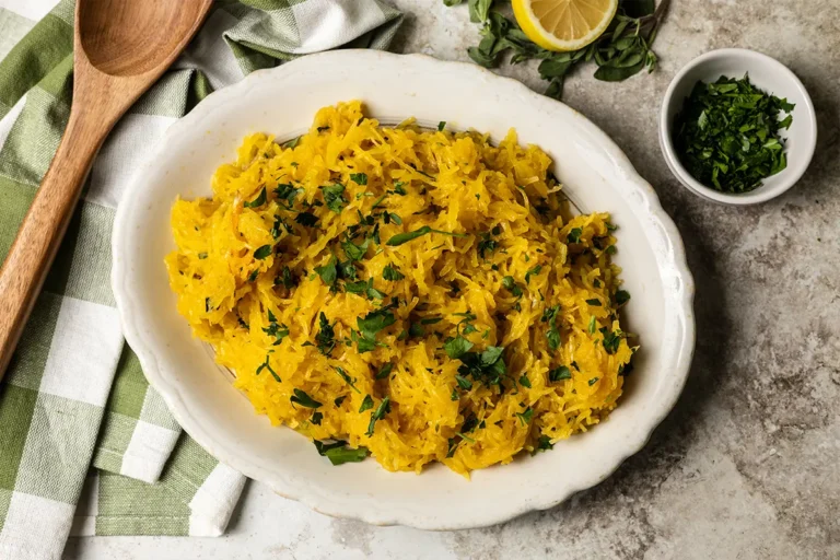 AIP Garlicky Spaghetti Squash